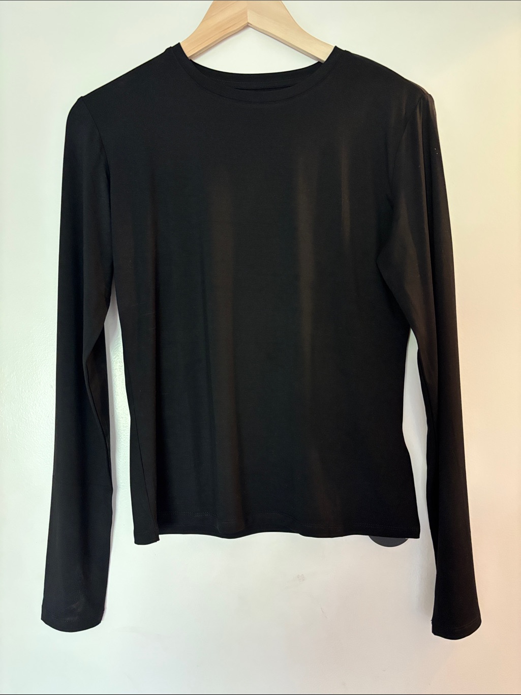 Classic Women's Long-Sleeve Crewneck Top - Black